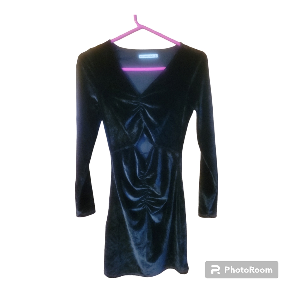 Abercrombie & Fitch Black Ruched Velvet Mini Dress — size XS open center